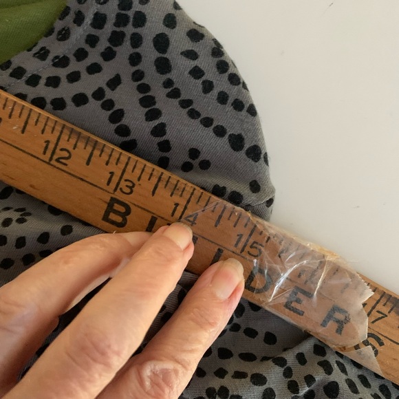 Gray Patterned Long Sleeve Top - Picture 6 of 10